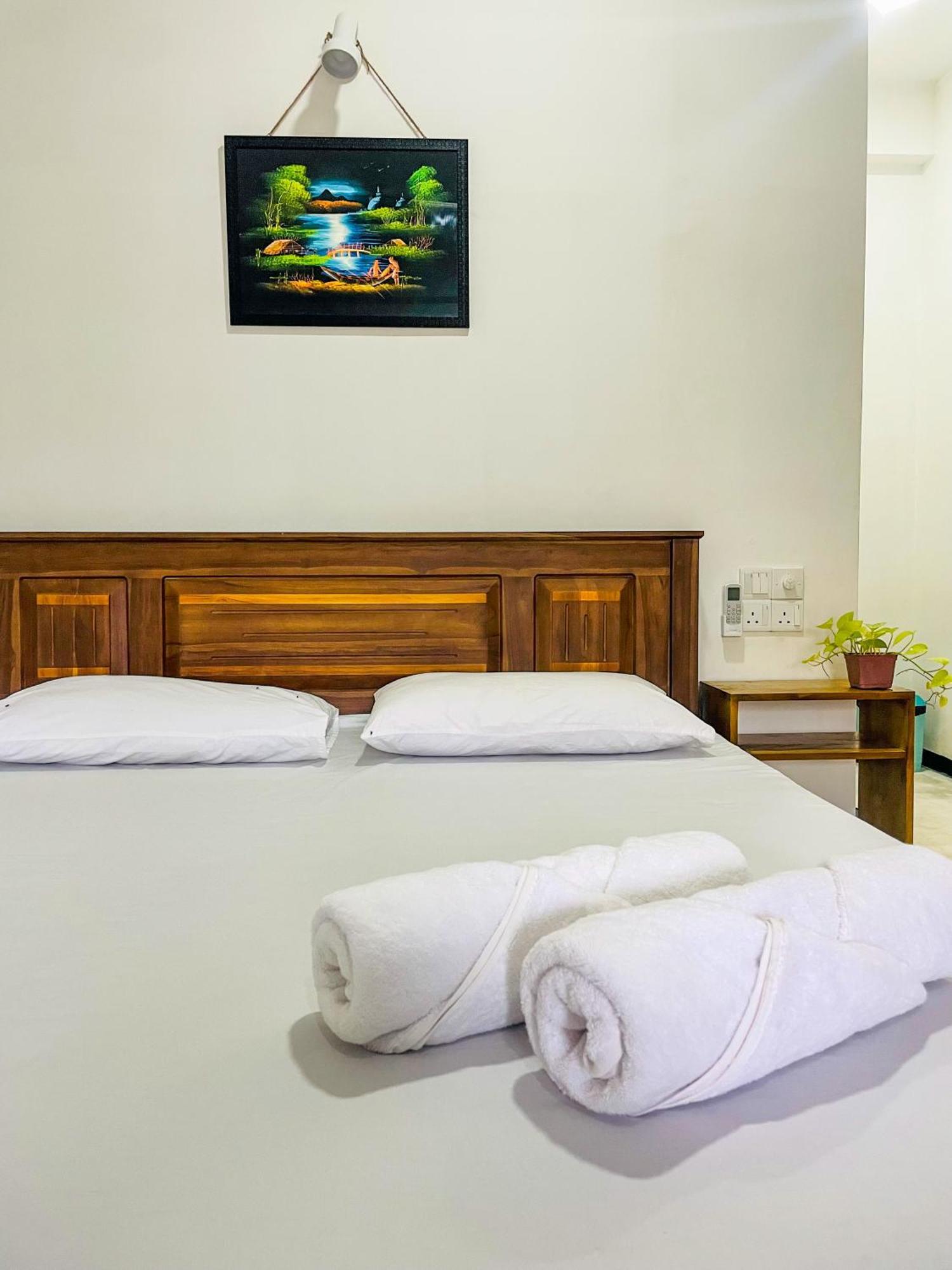 La Fiesta Bed & Breakfast Weligama Exterior photo