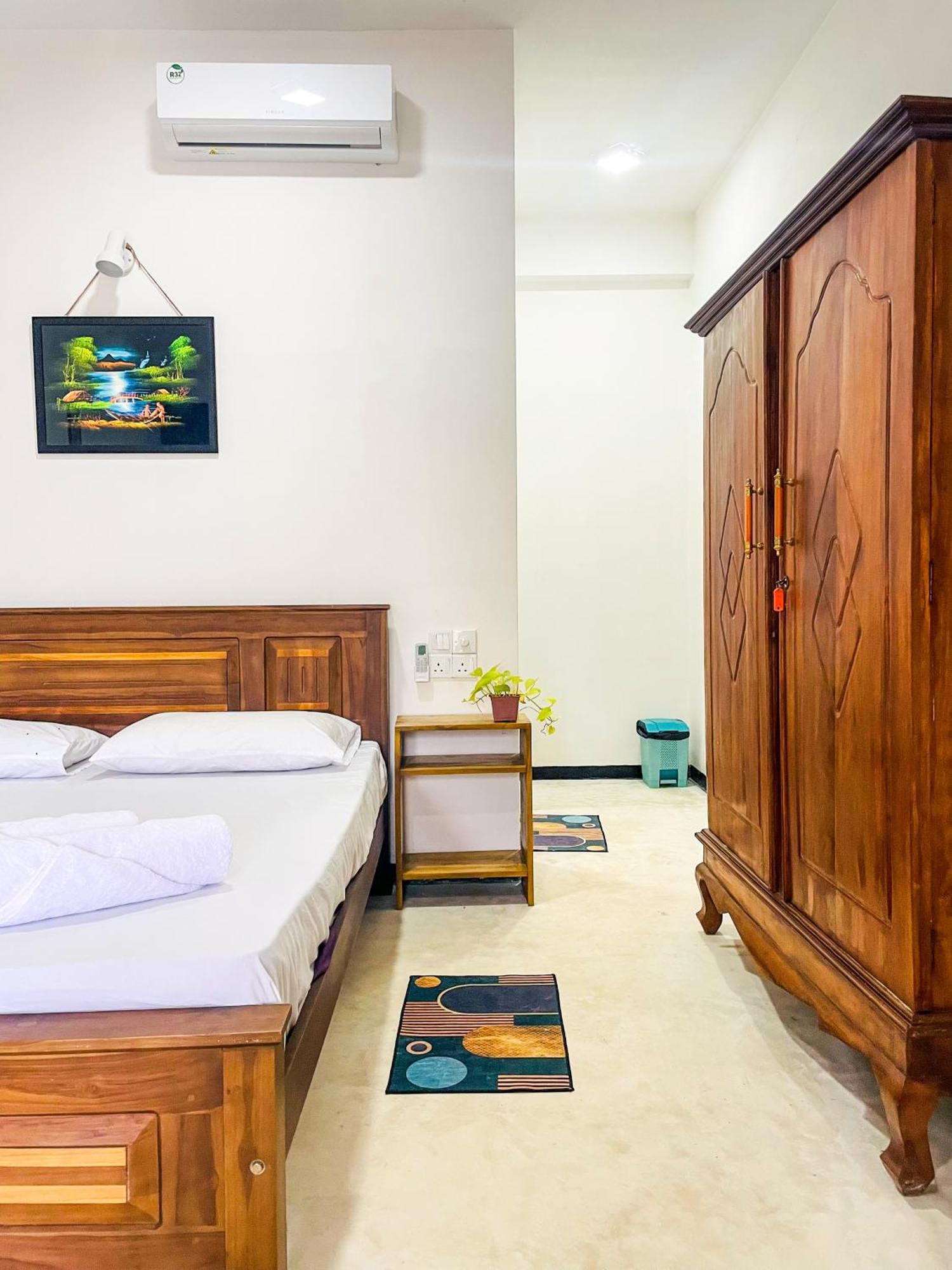 La Fiesta Bed & Breakfast Weligama Exterior photo